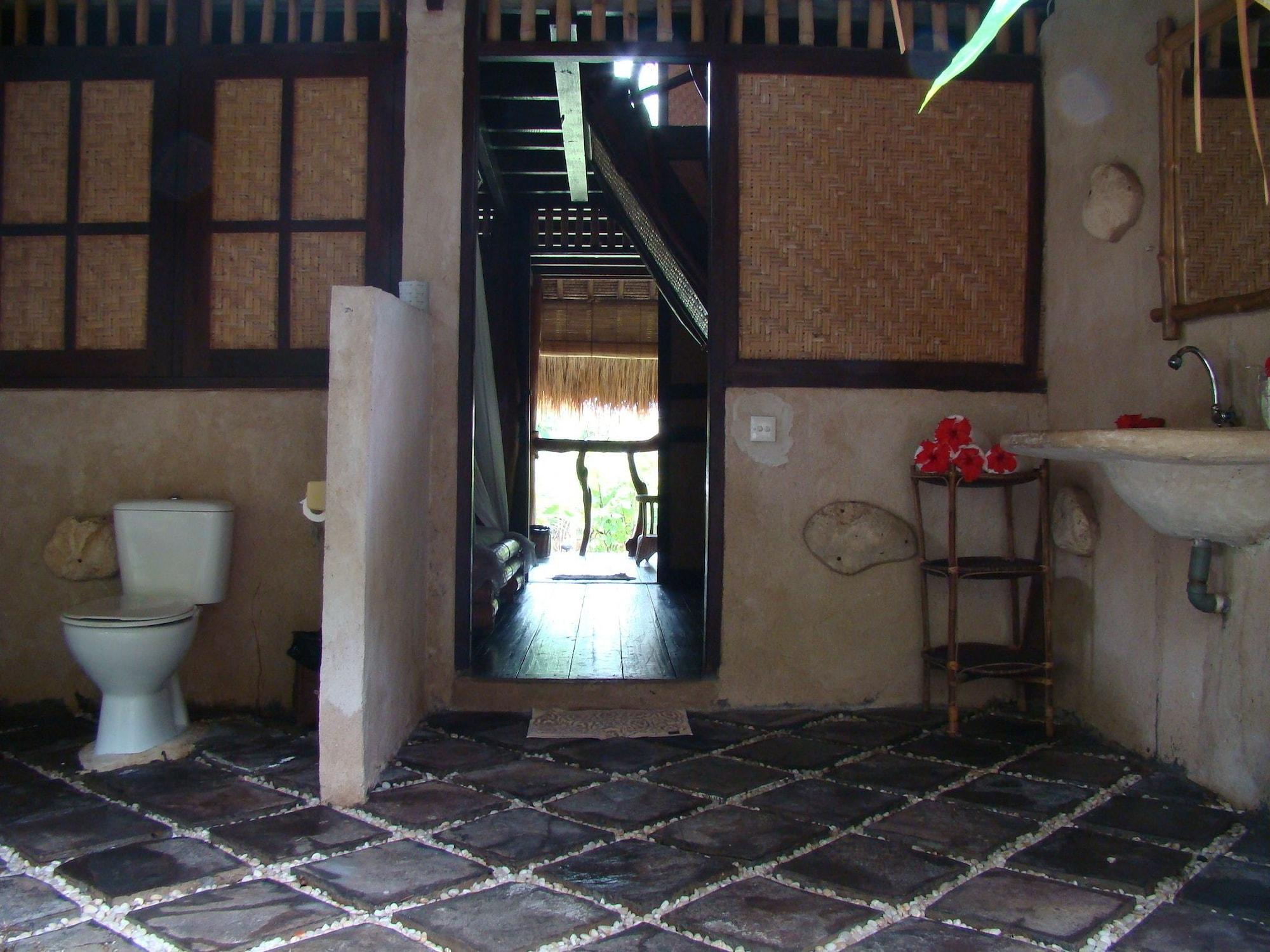 Flower Bud Bungalow Pecatu Екстериор снимка
